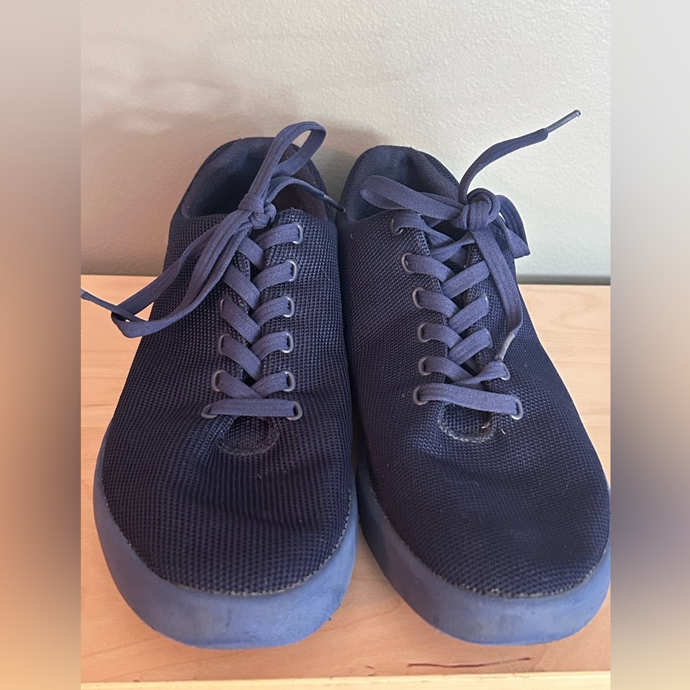 Atoms Navy Model 000‎ Sneakers
Size: M 8.25 W 9.75 - Picture 2 of 9